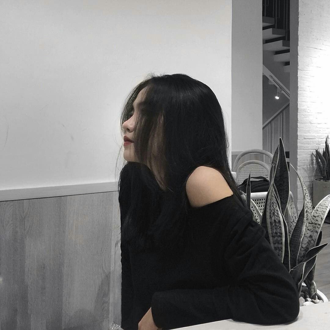 Девочка с черными волосами Эстетика