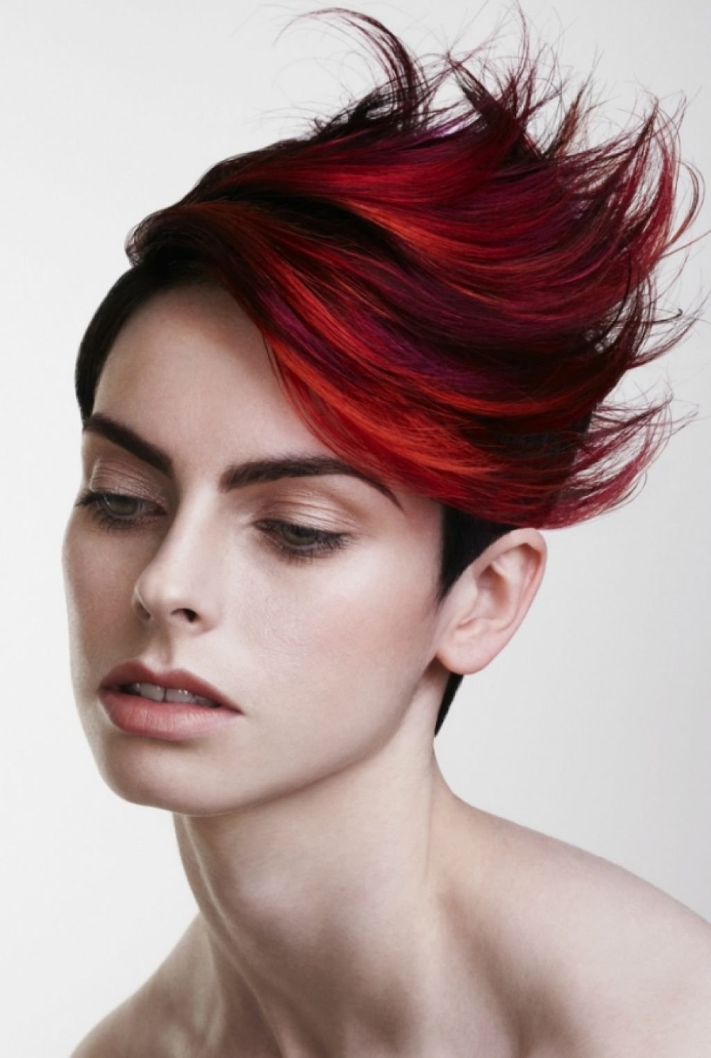 Яркие короткие стрижки