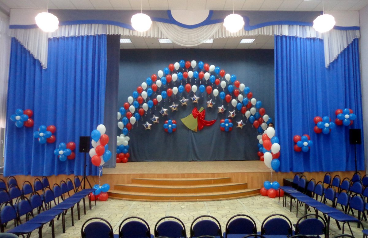 Украшение стены шарами