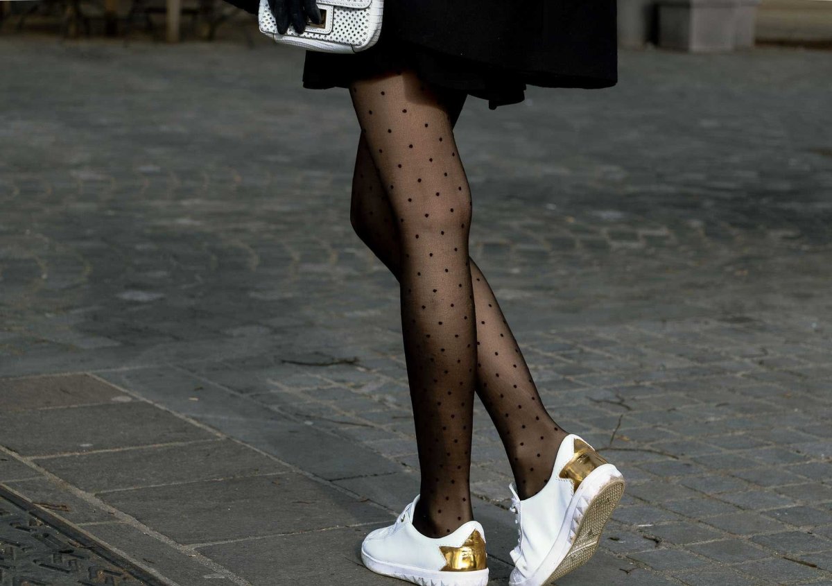 Светлая обувь зимняя и темный верх