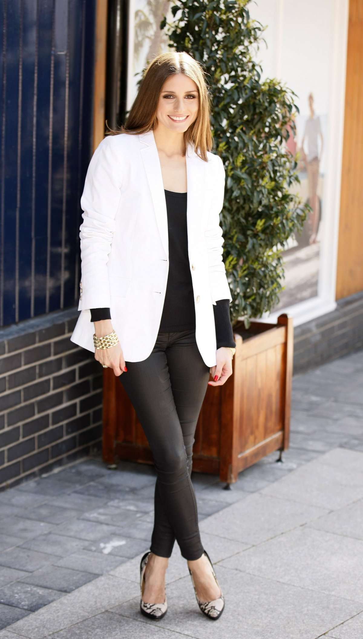 Джессика Альба в пиджаке