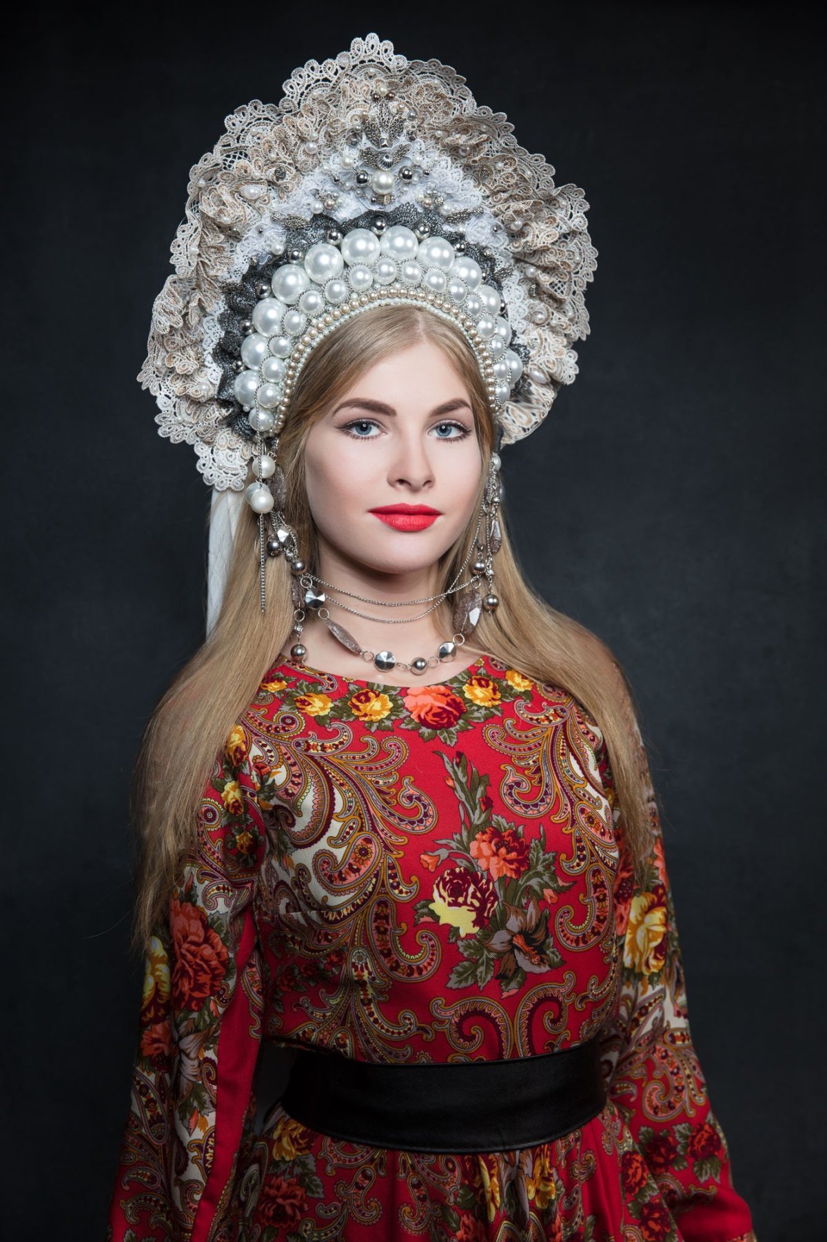 Оля Полякова кокошник