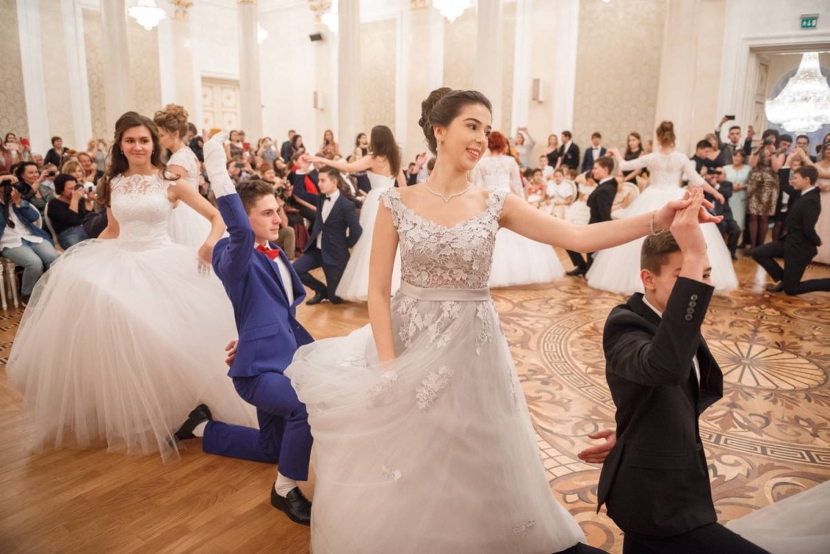 Пушкинский бал платья