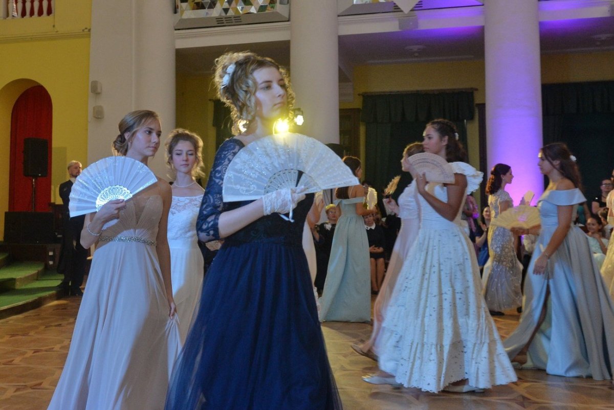 Пушкинский бал платья