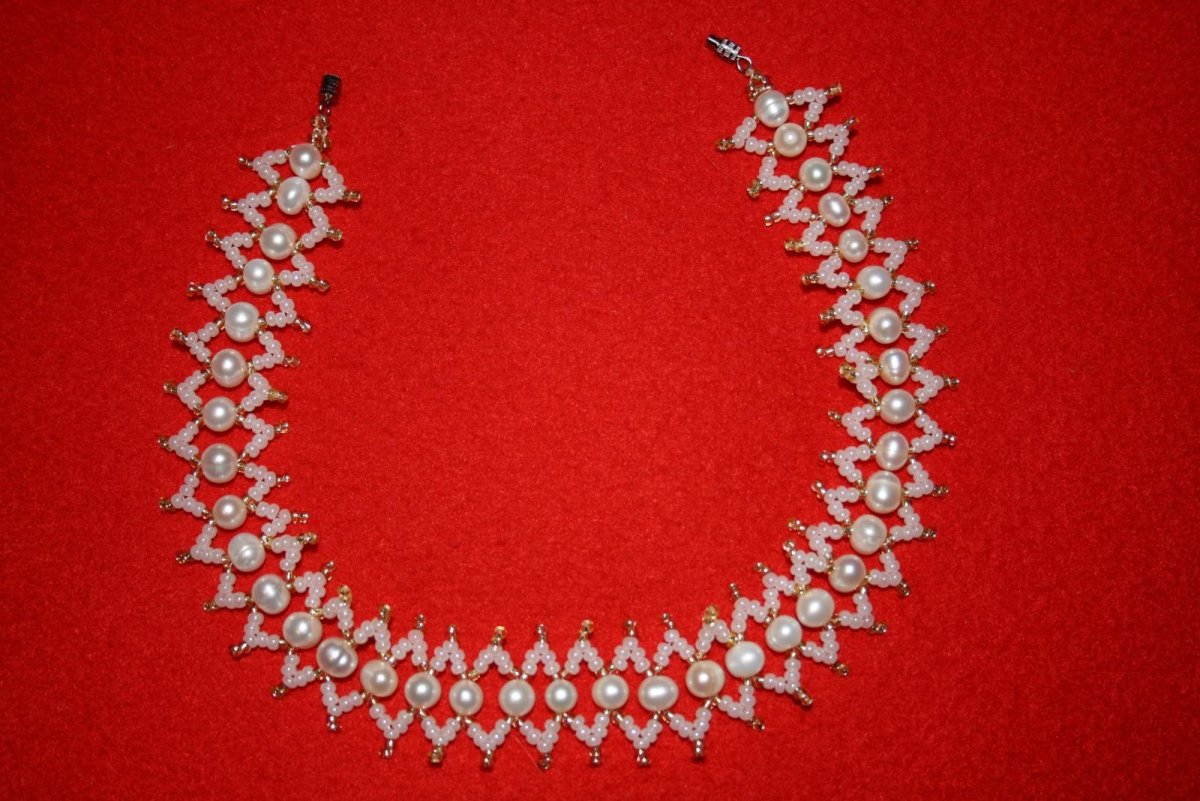 Серьги и колье из бисера