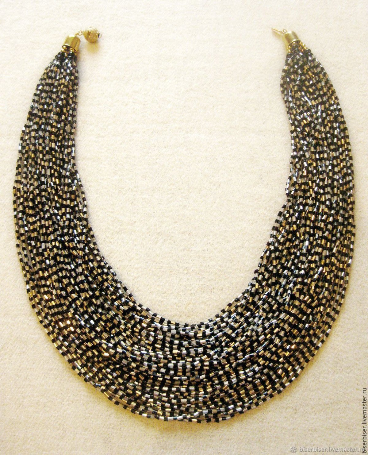 Колье из Венецианского бисера