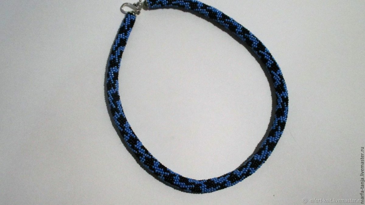 Колье лапы из Венецианского бисера