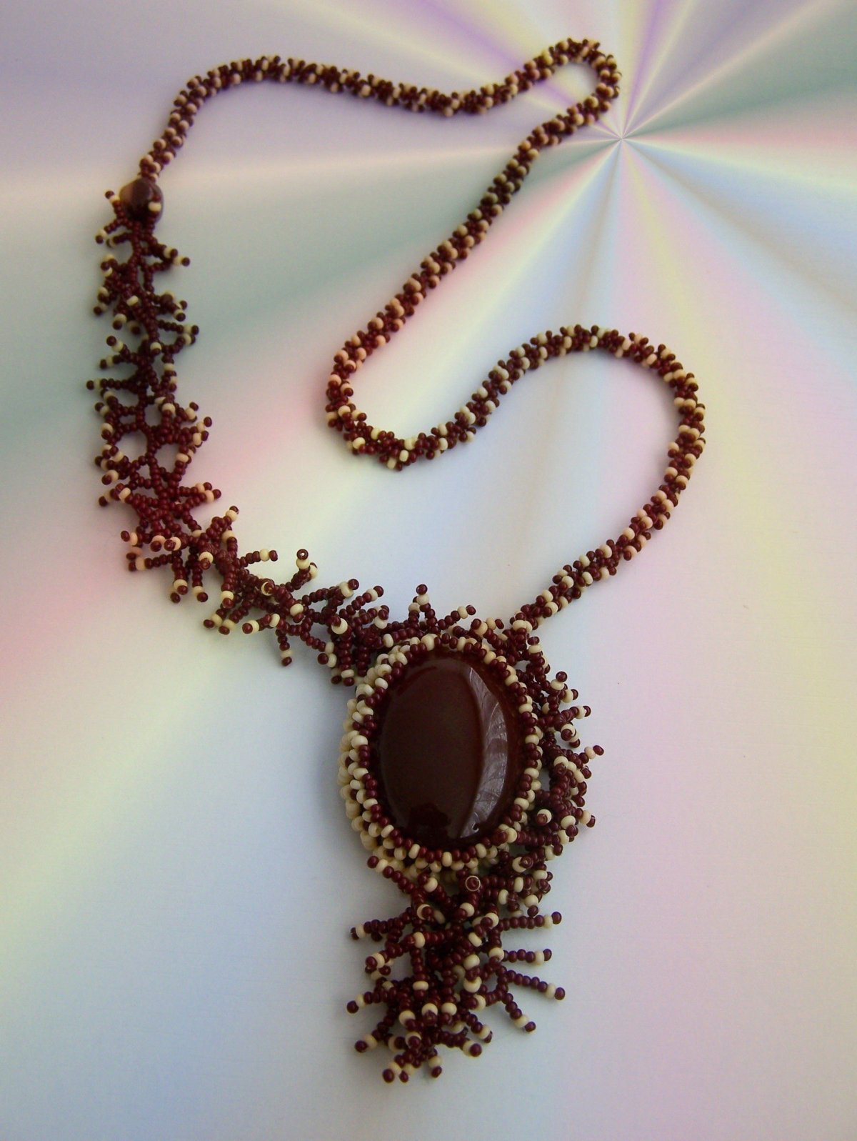 Кулон из бисера и камнями