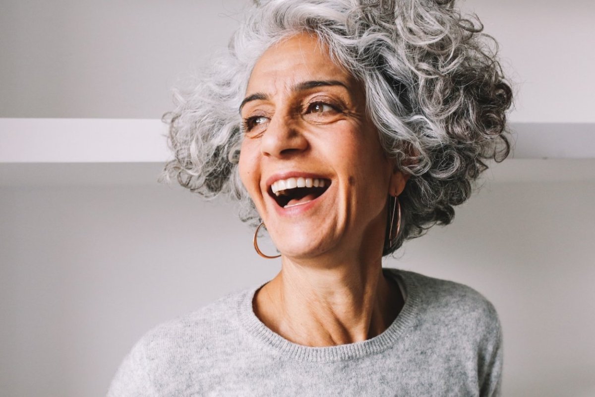 Стрижки на кудрявые волосы для женщин после 50