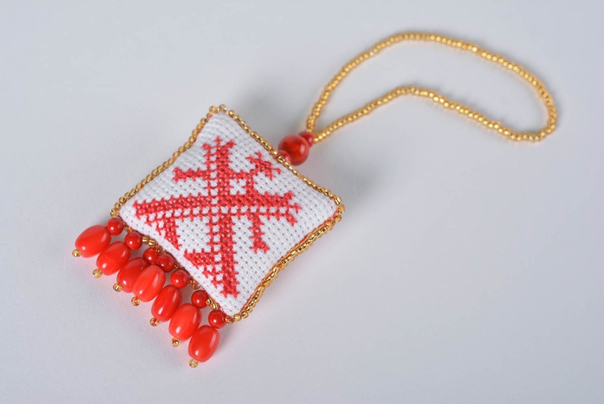 Амулет из бисера