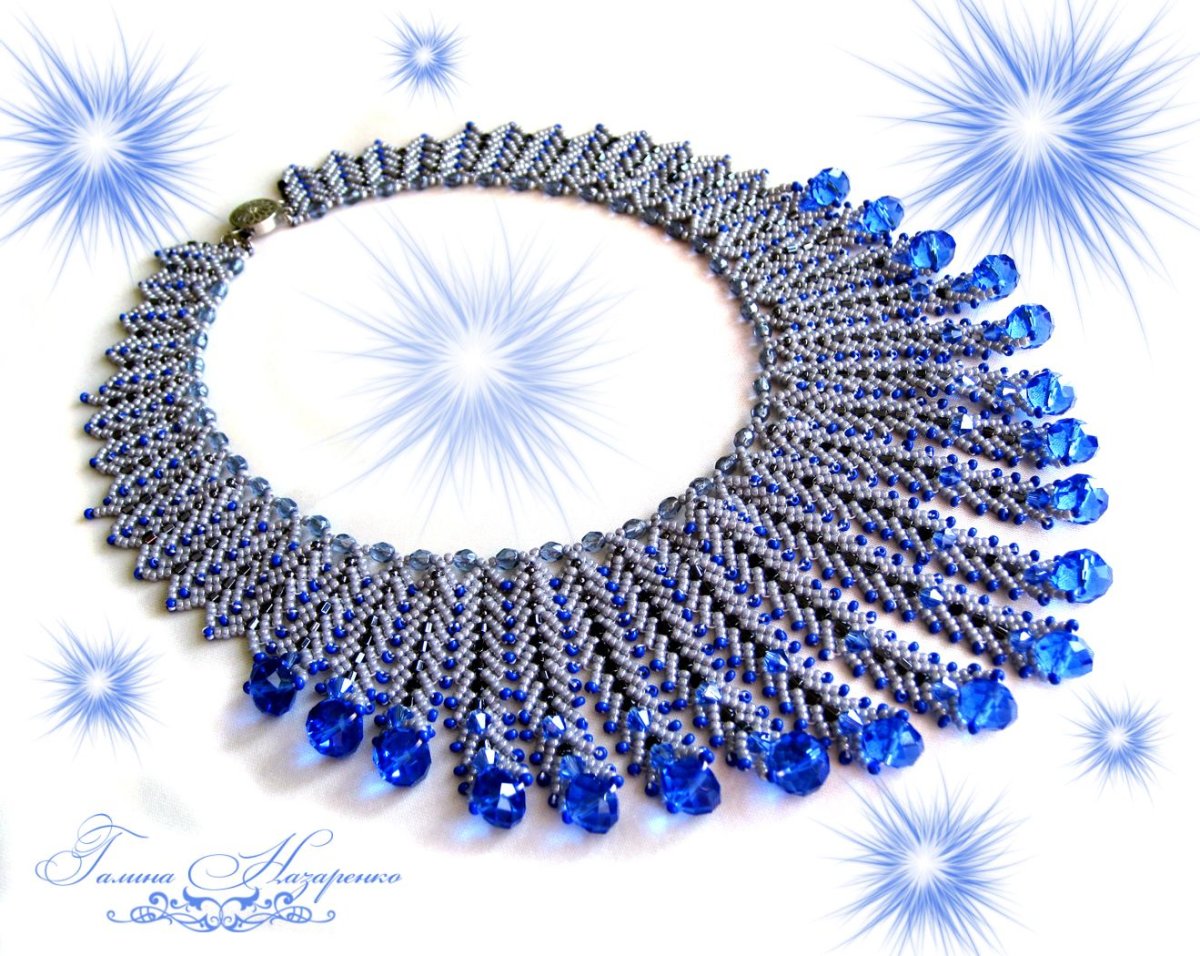 Колье плетеное из бисера