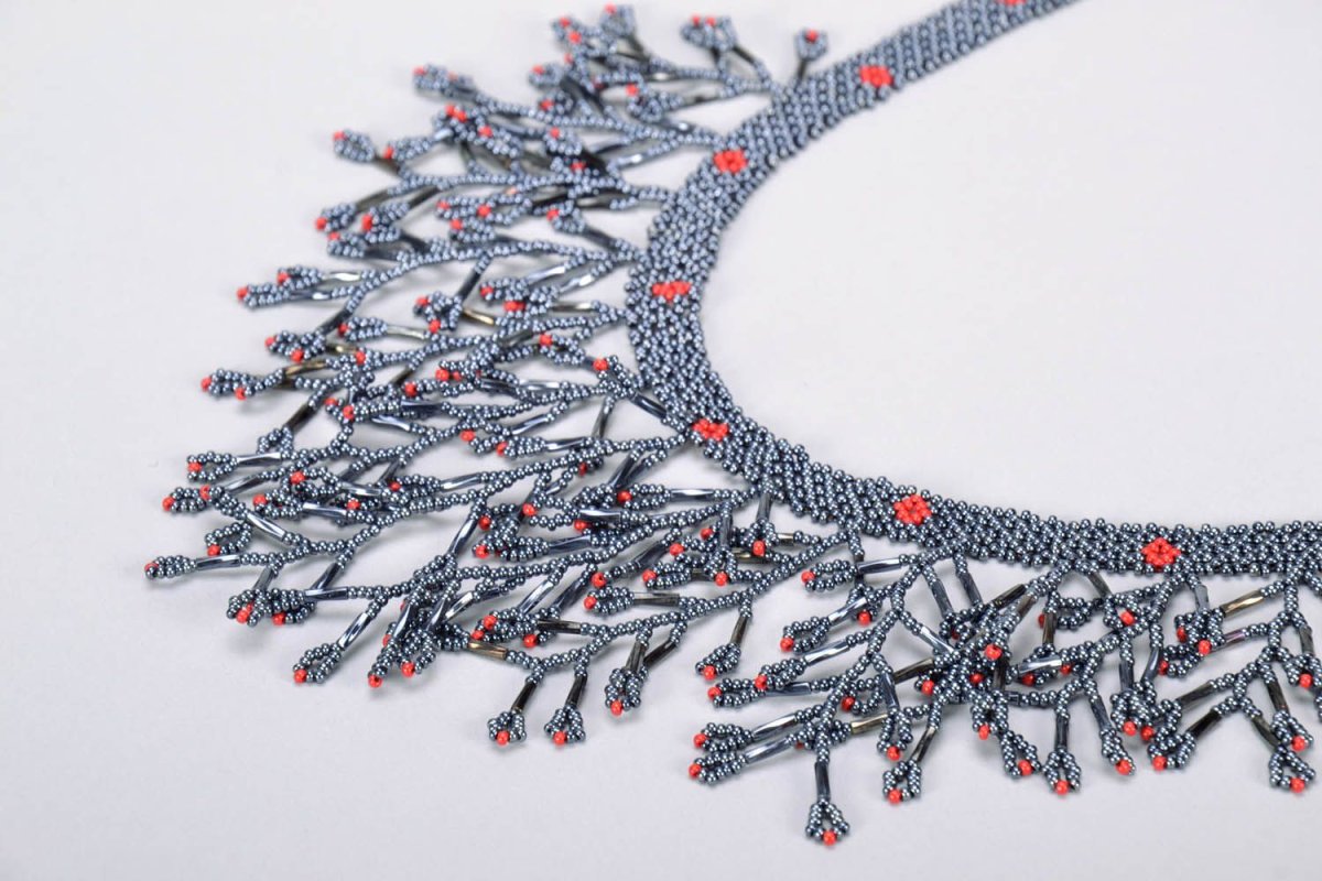 Колье из бисера