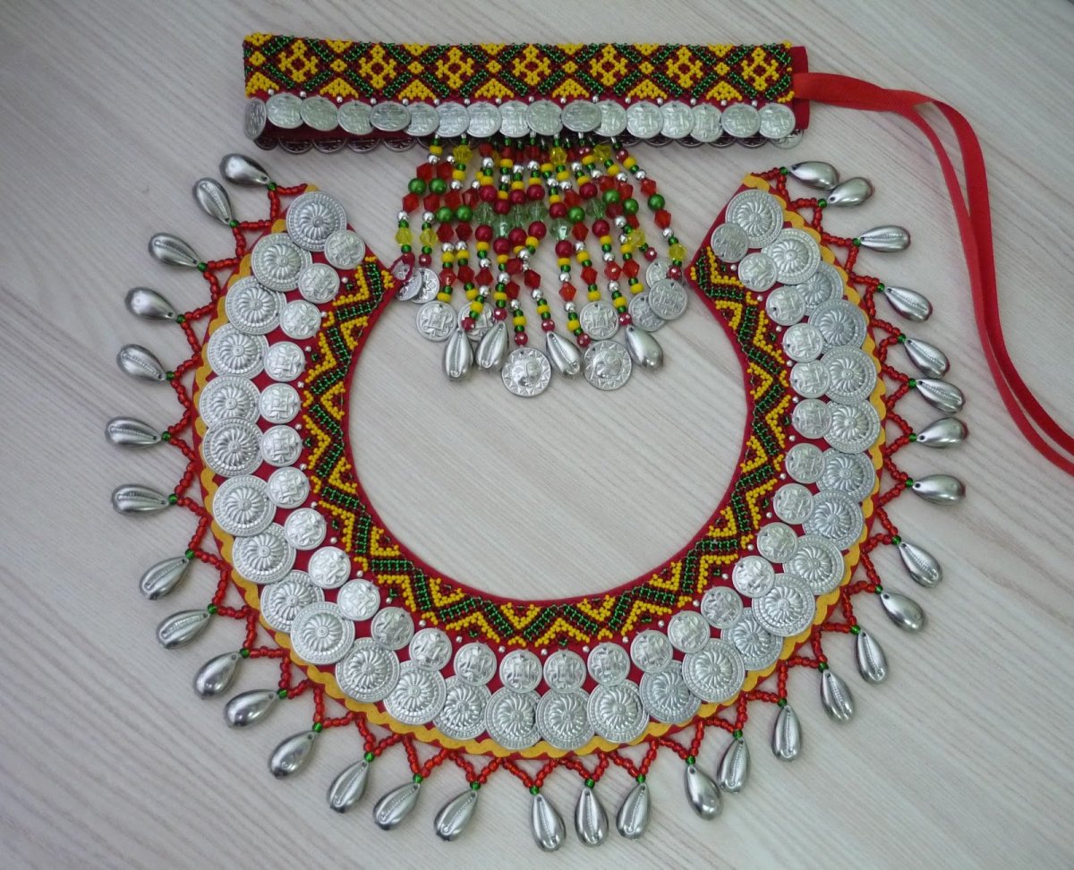 Удмуртские колье из бисера