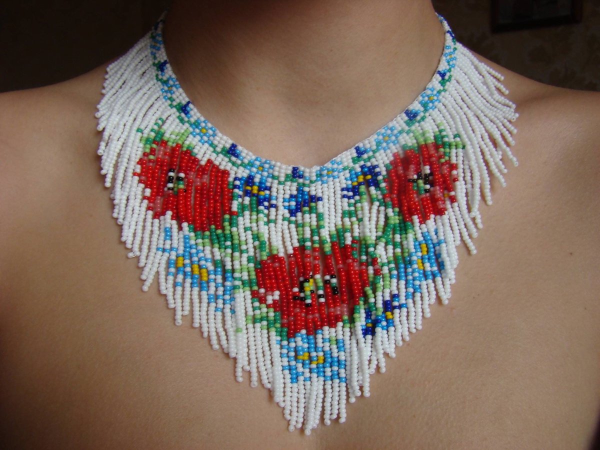 Колье с бахромой из бисера