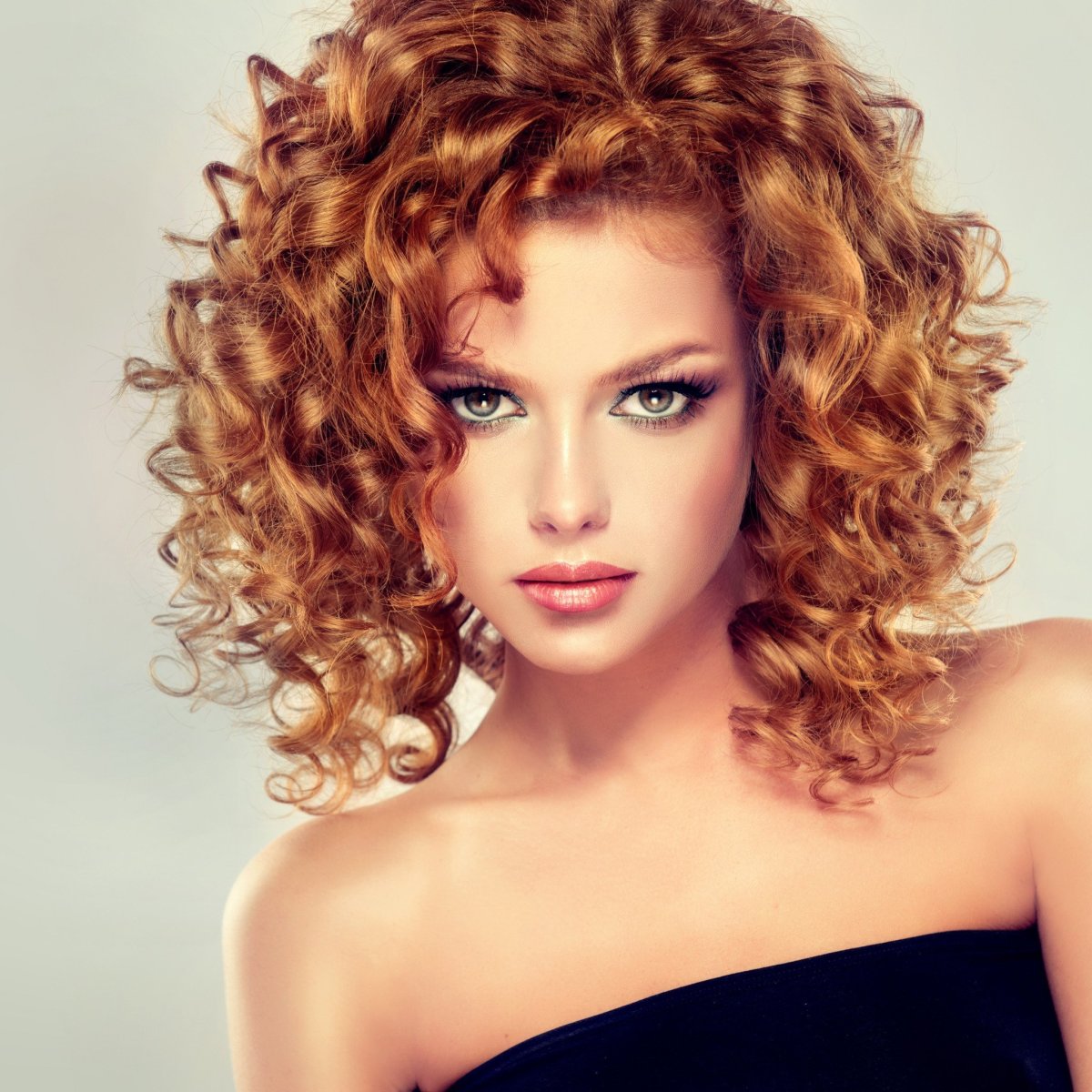 Анджелина Джоли кудрявая рыжая