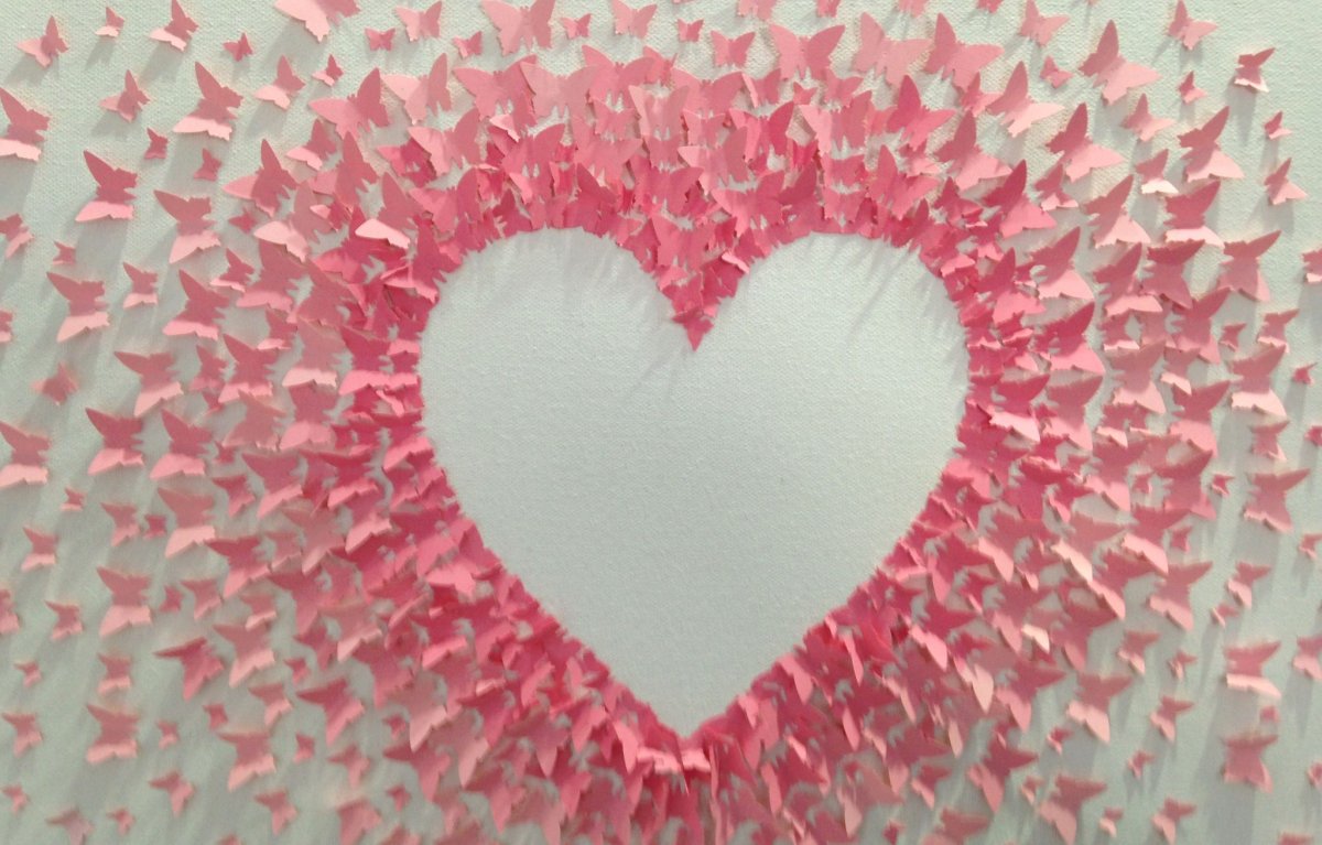 Панно сердце из бабочек