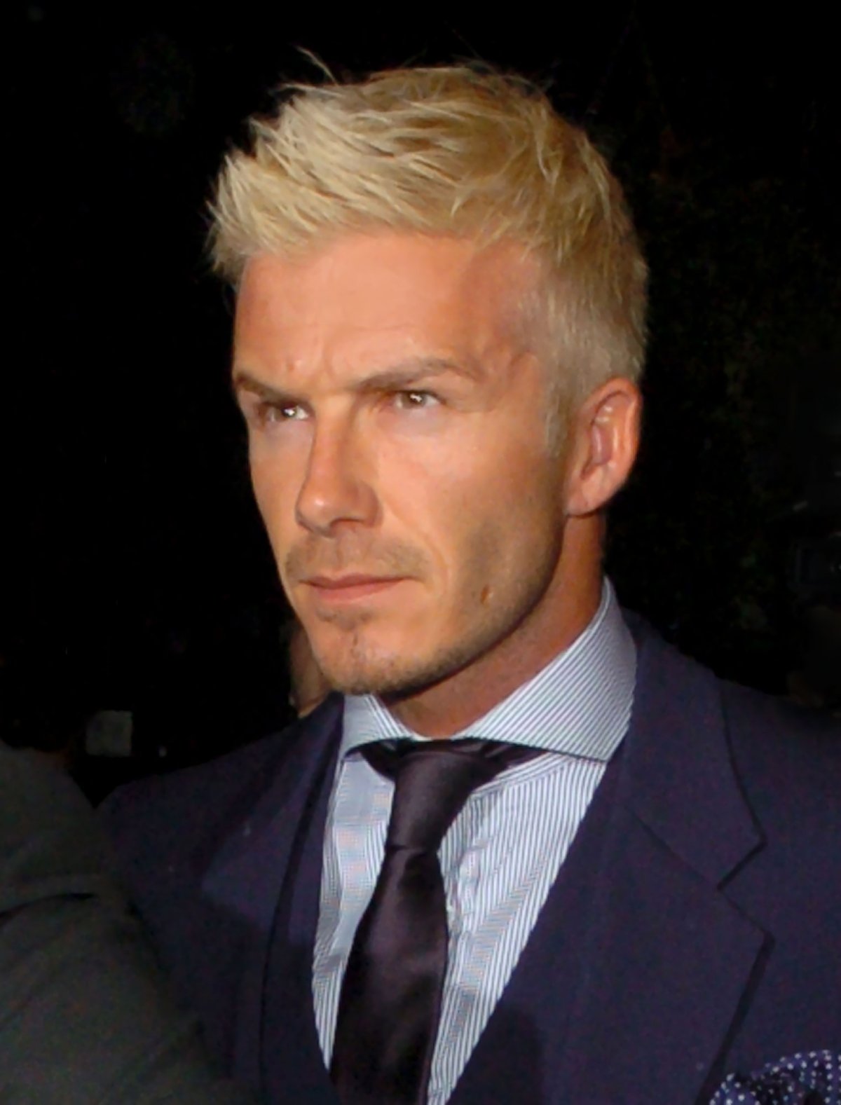 Дэвид Бекхэм крашеные волосы