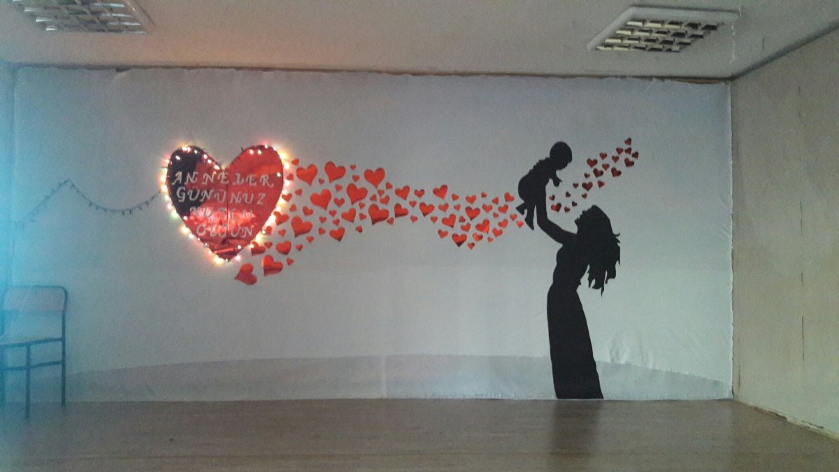 Украшение стены на день матери