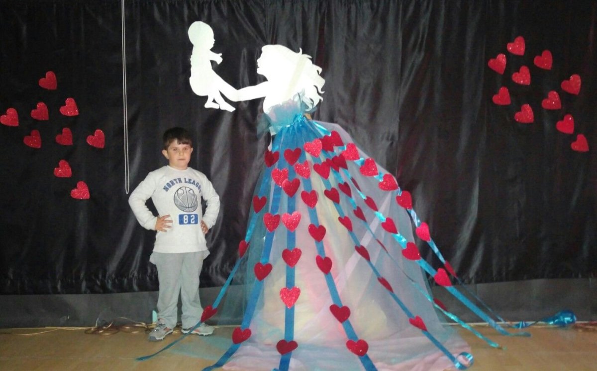 Оформление сцены на день матери