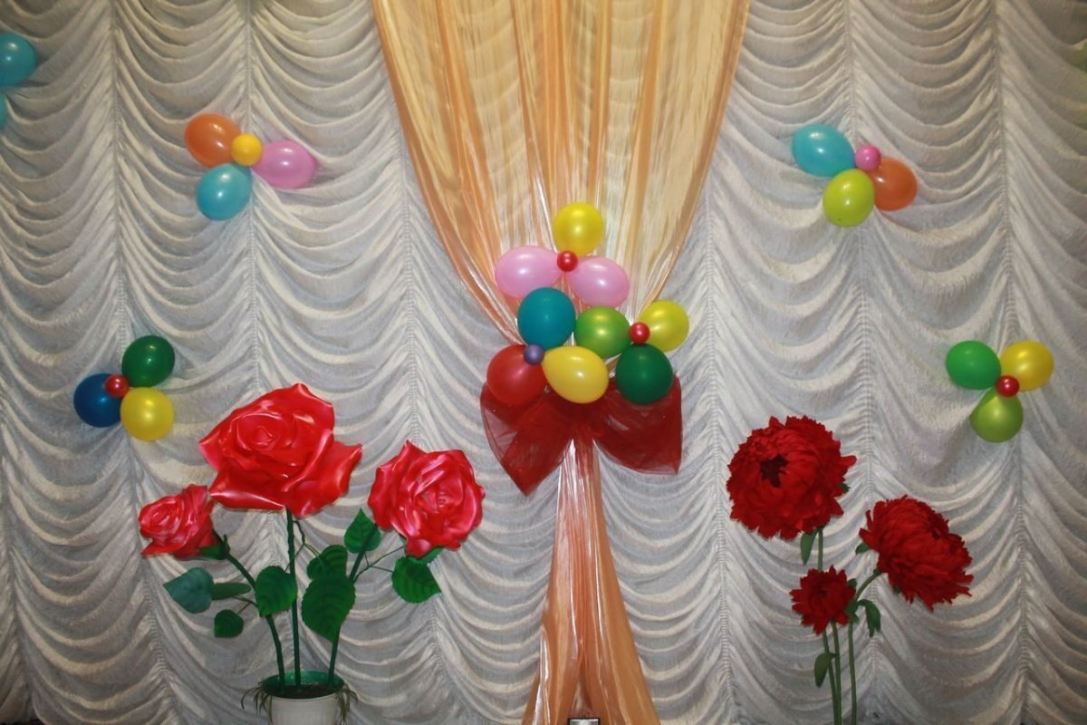 Украшение сцены на день матери