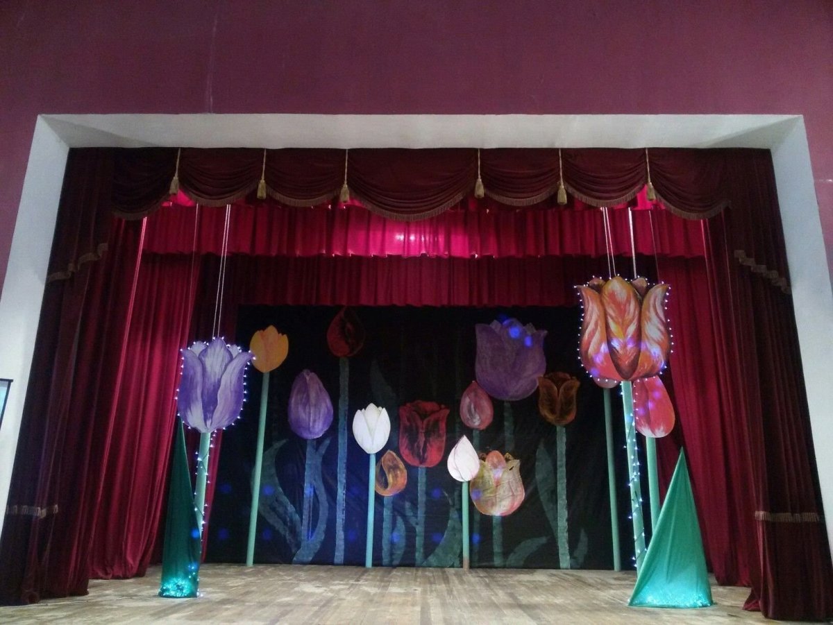 Украшение сцены в ДК