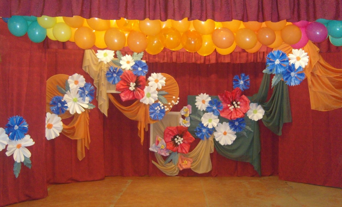 Украшение сцены на праздник