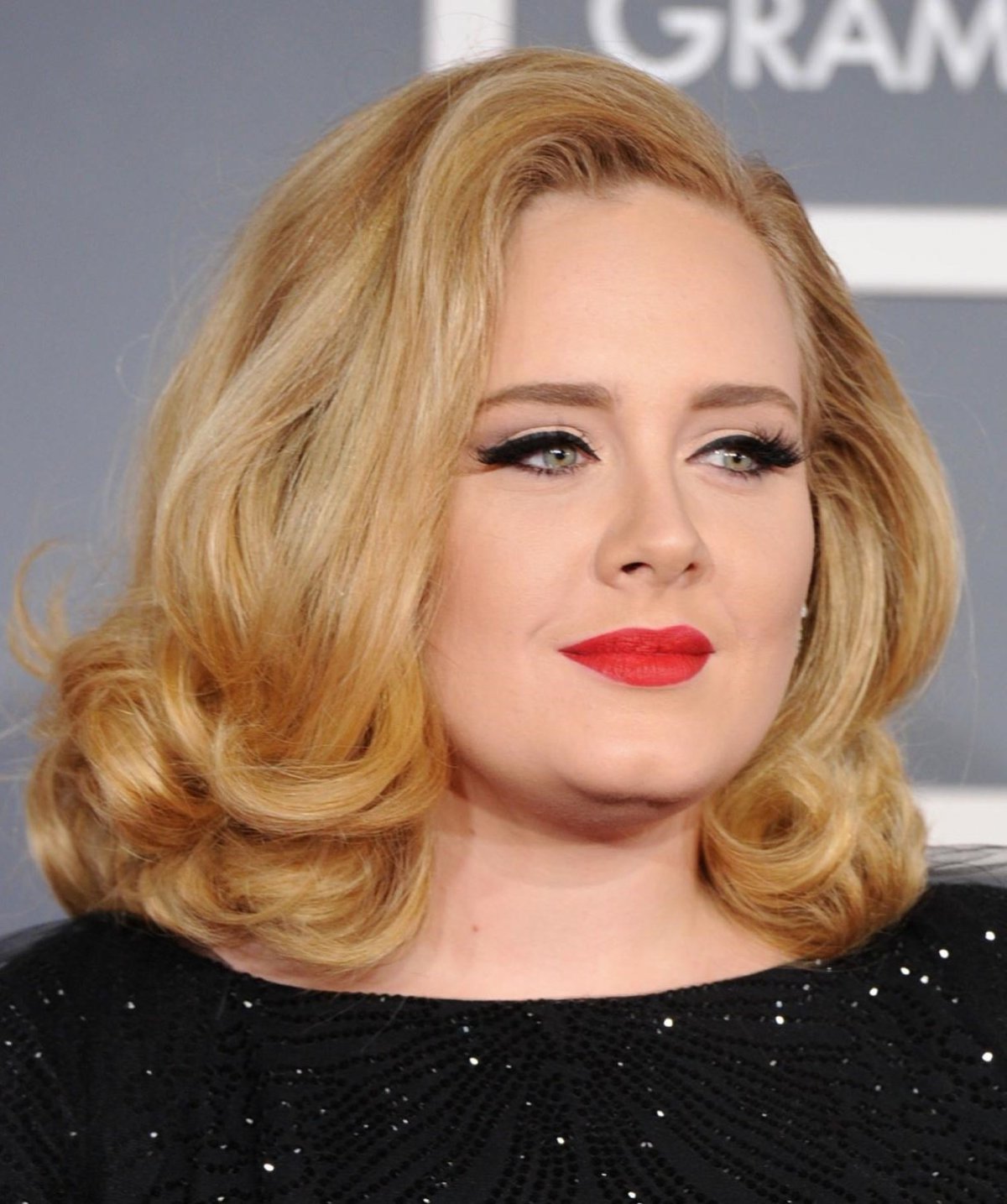 Адель в 2011 году