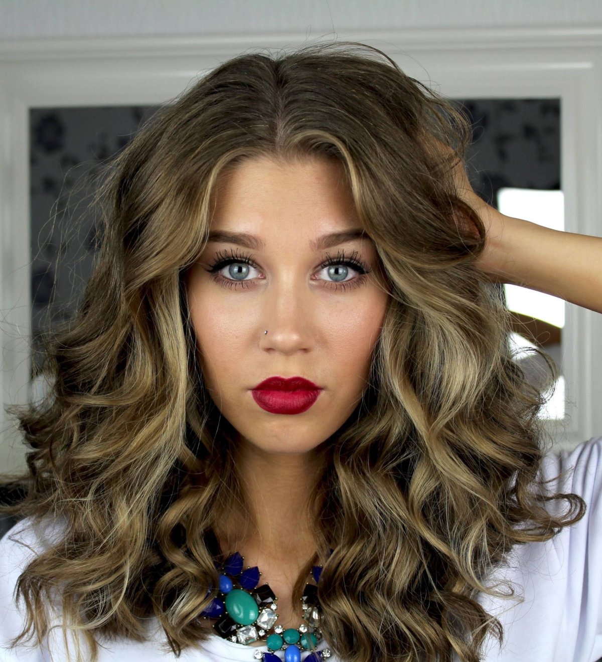 Прическа крупные Локоны на средние волосы