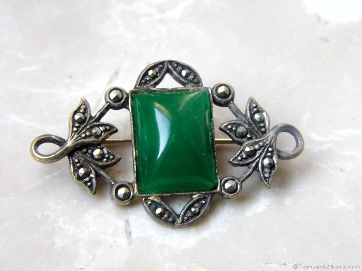 Брошь Lisner Винтаж с зелеными листиками