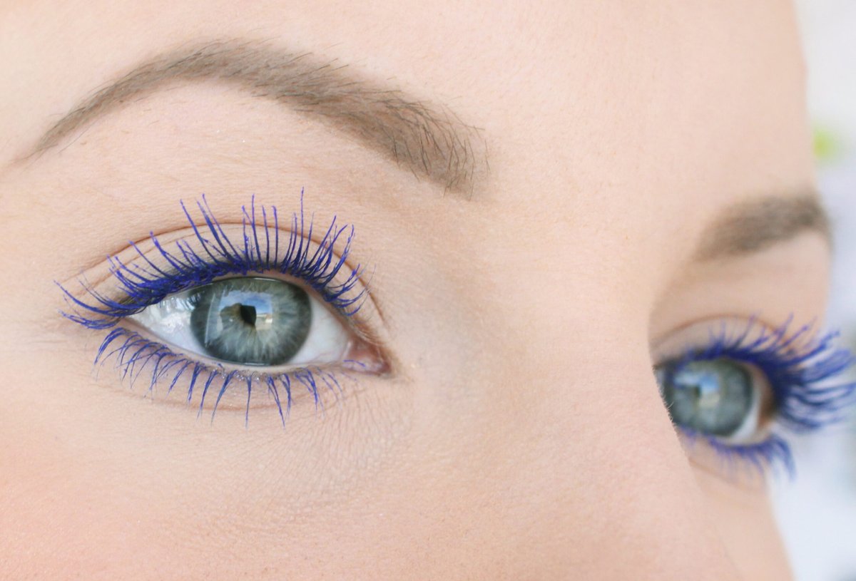 Синяя тушь для ресниц