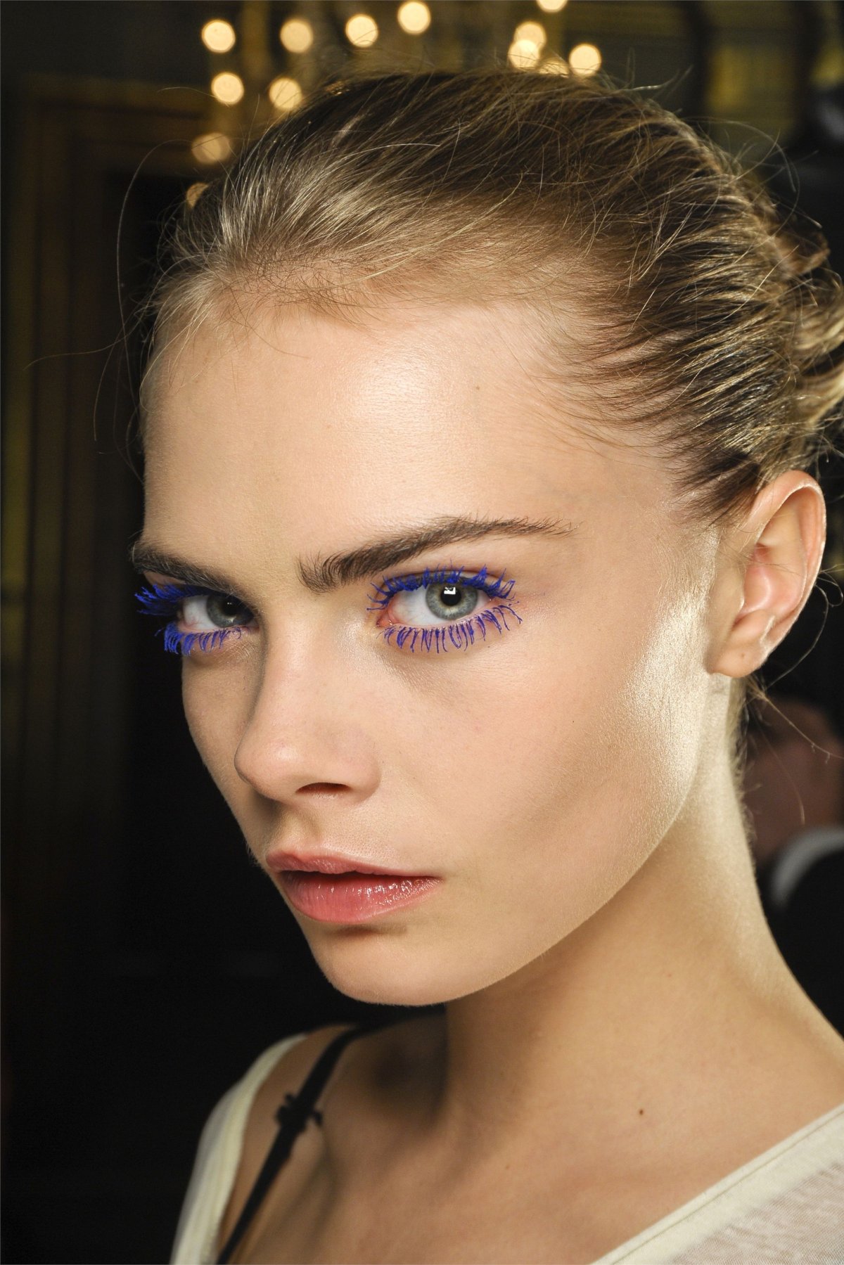 Кара Делевинь цвет глаз