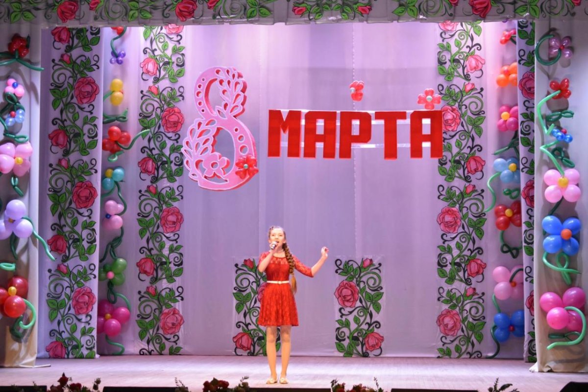 Украшение сцены в доме культуры