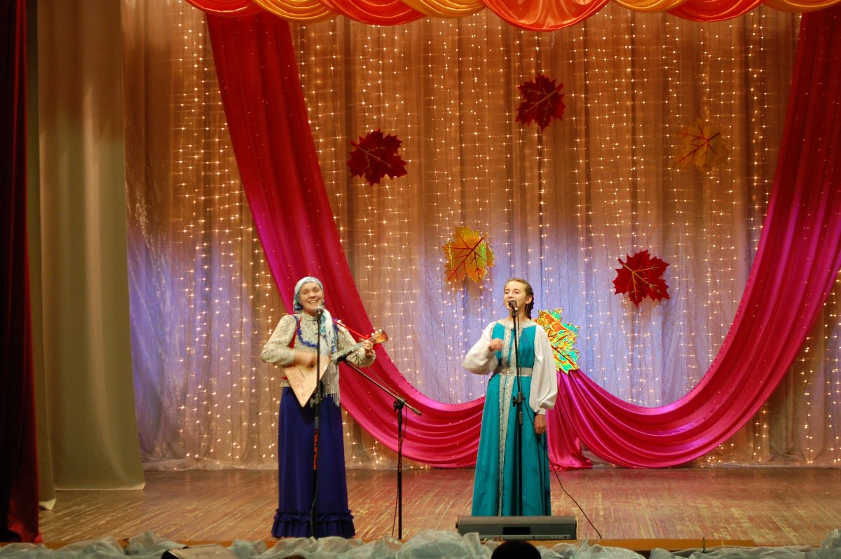 Украшение сцены в ДК