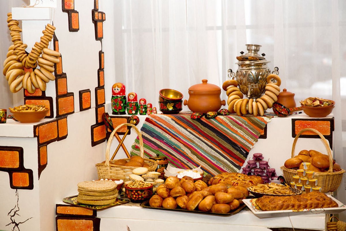 Украшение интерьера на Масленицу