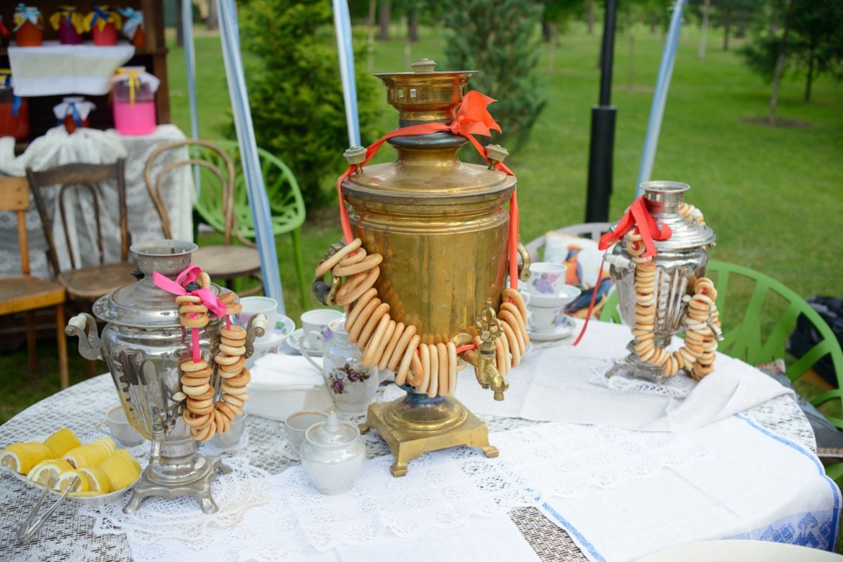 Чайная станция с самоваром