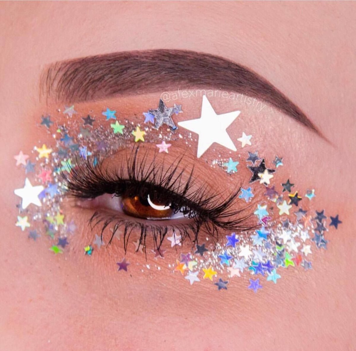 Детский макияж с глиттером