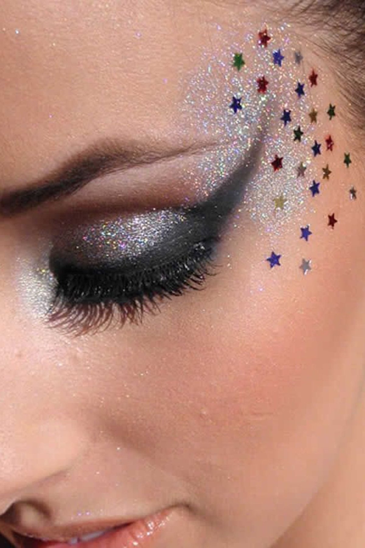 Макияж с блёстками