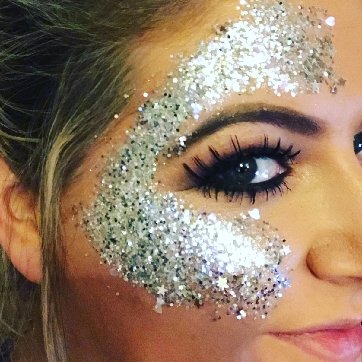 Макияж с блёстками