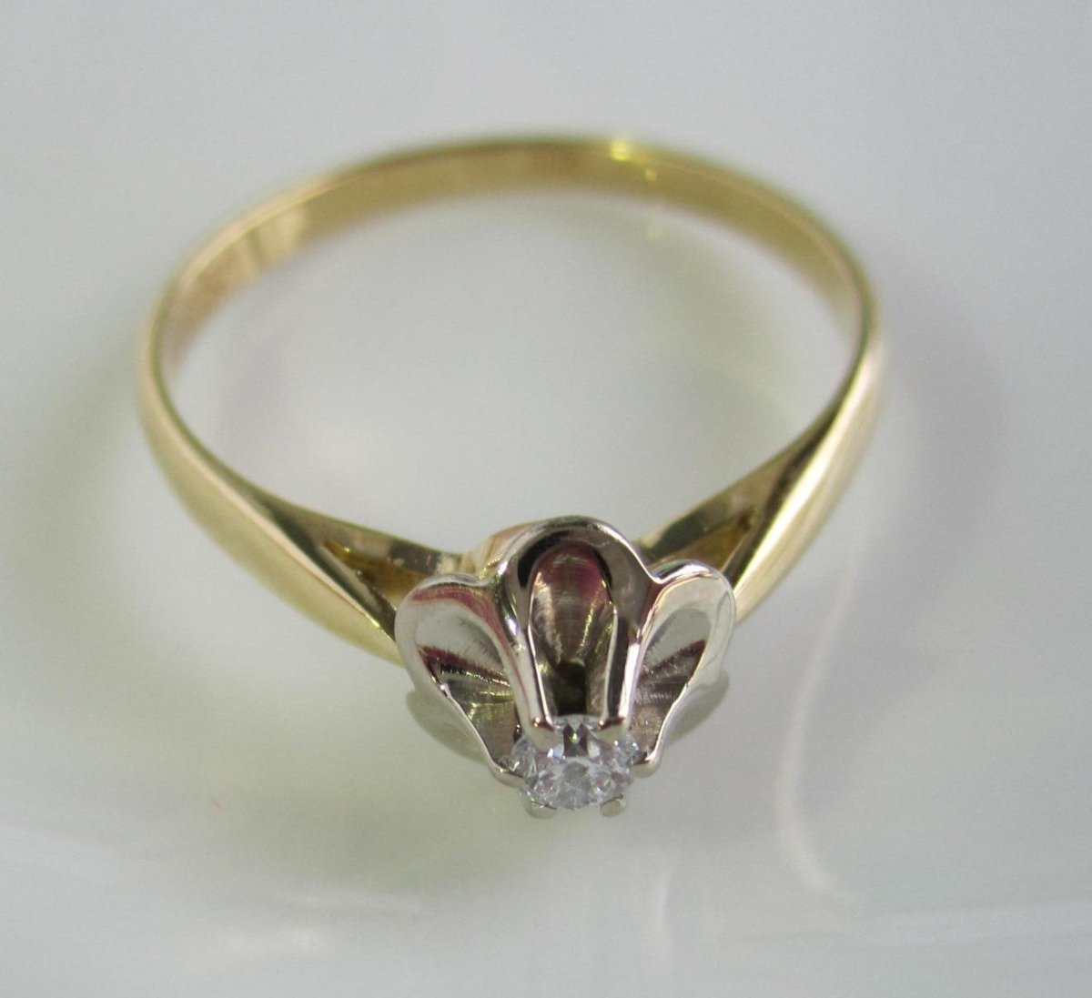 Бриллиантовое кольцо тюльпан