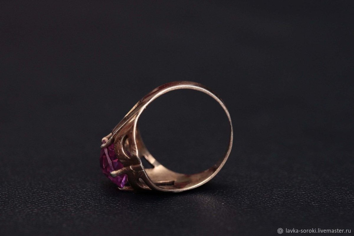 Кольцо маркиза Корунд красный Киевский ювелирный завод 1977 год