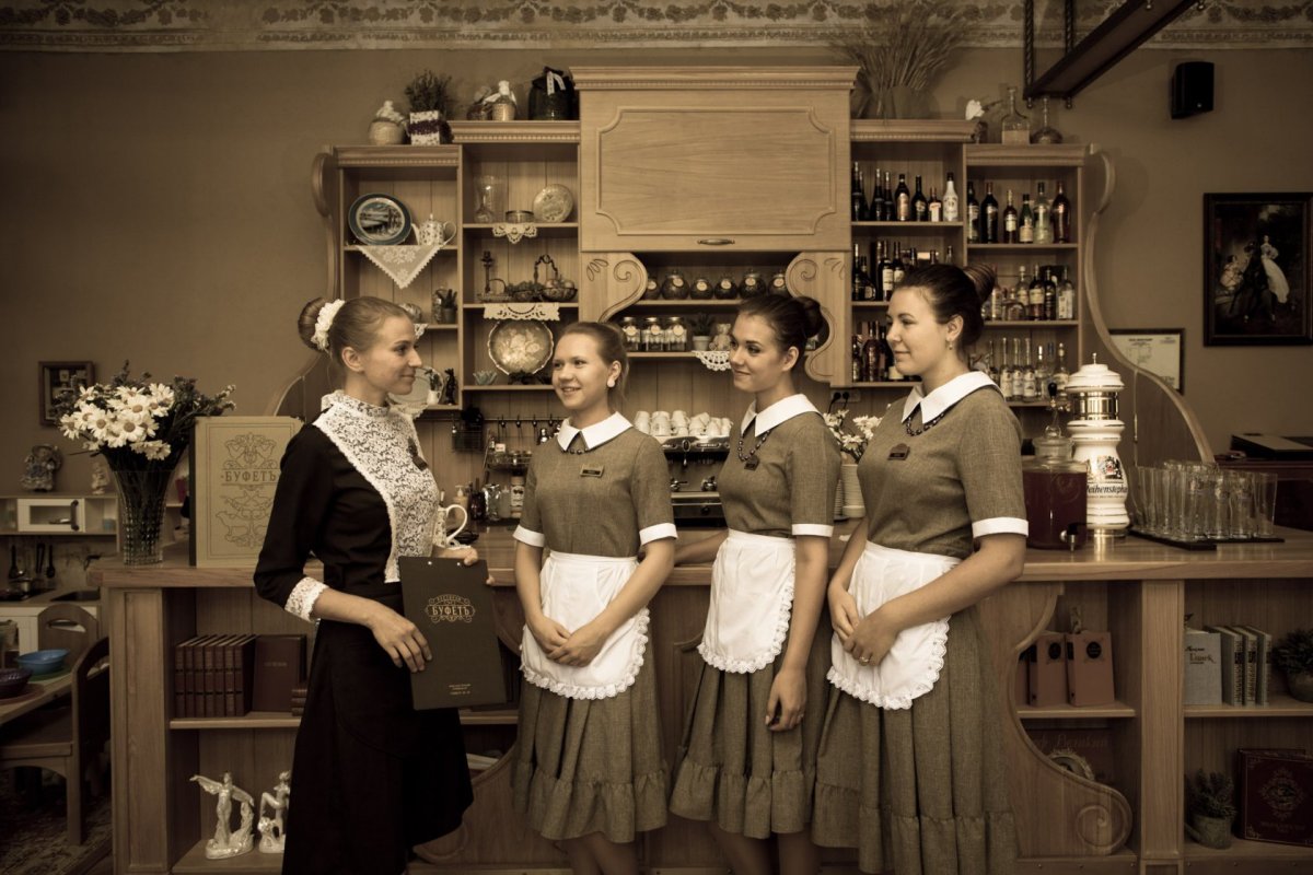 Советская официантка