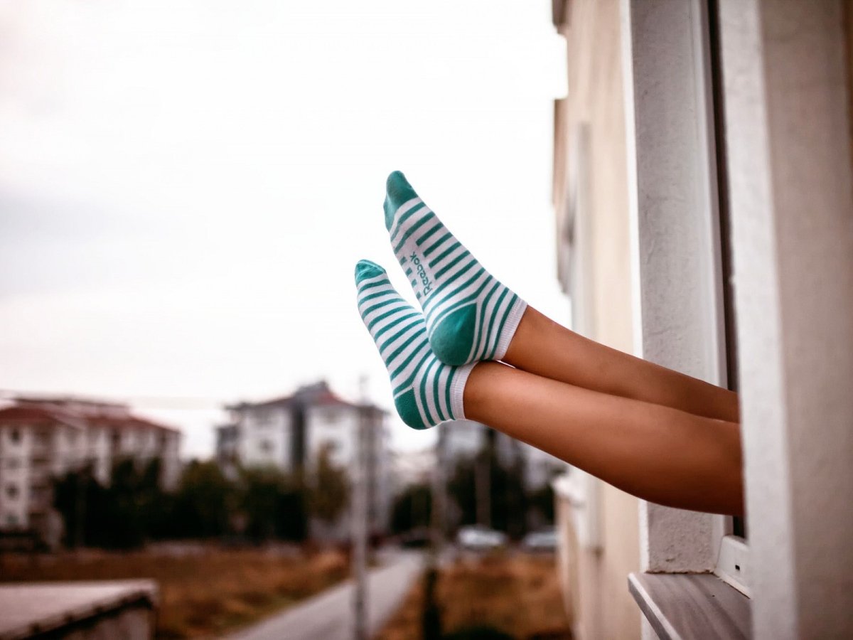 Красивые ноги в носках