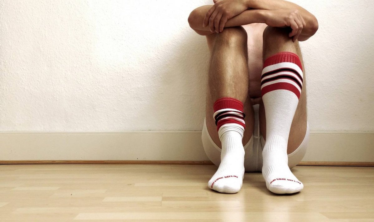 Мужские ноги в носках