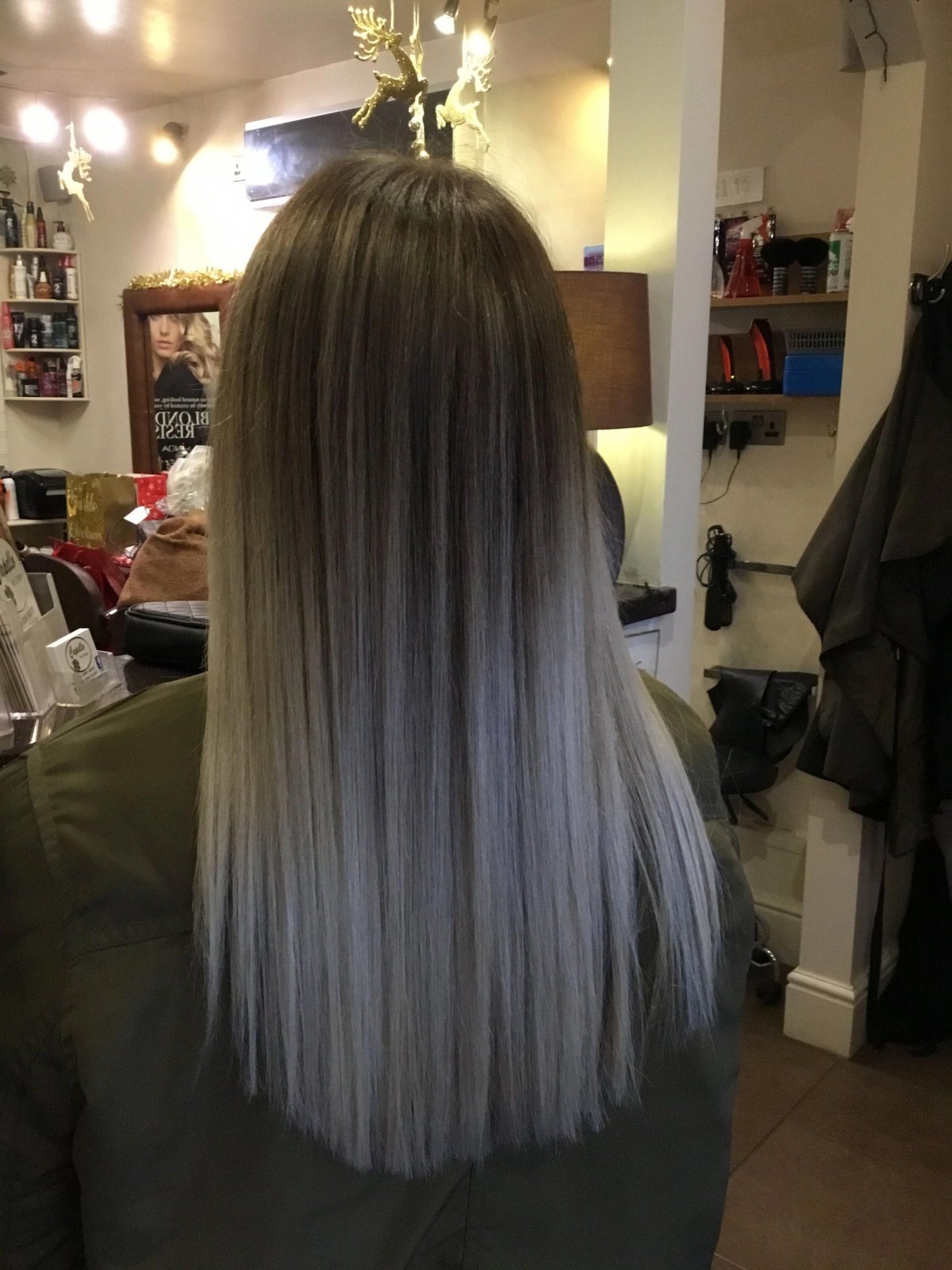 Нарощенные пепельные волосы