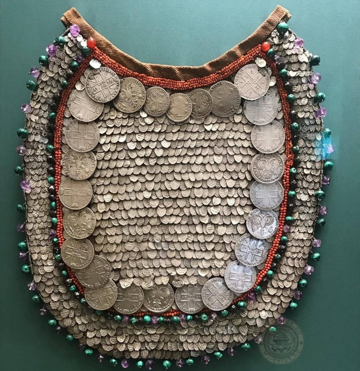 Старинные нагрудные украшения