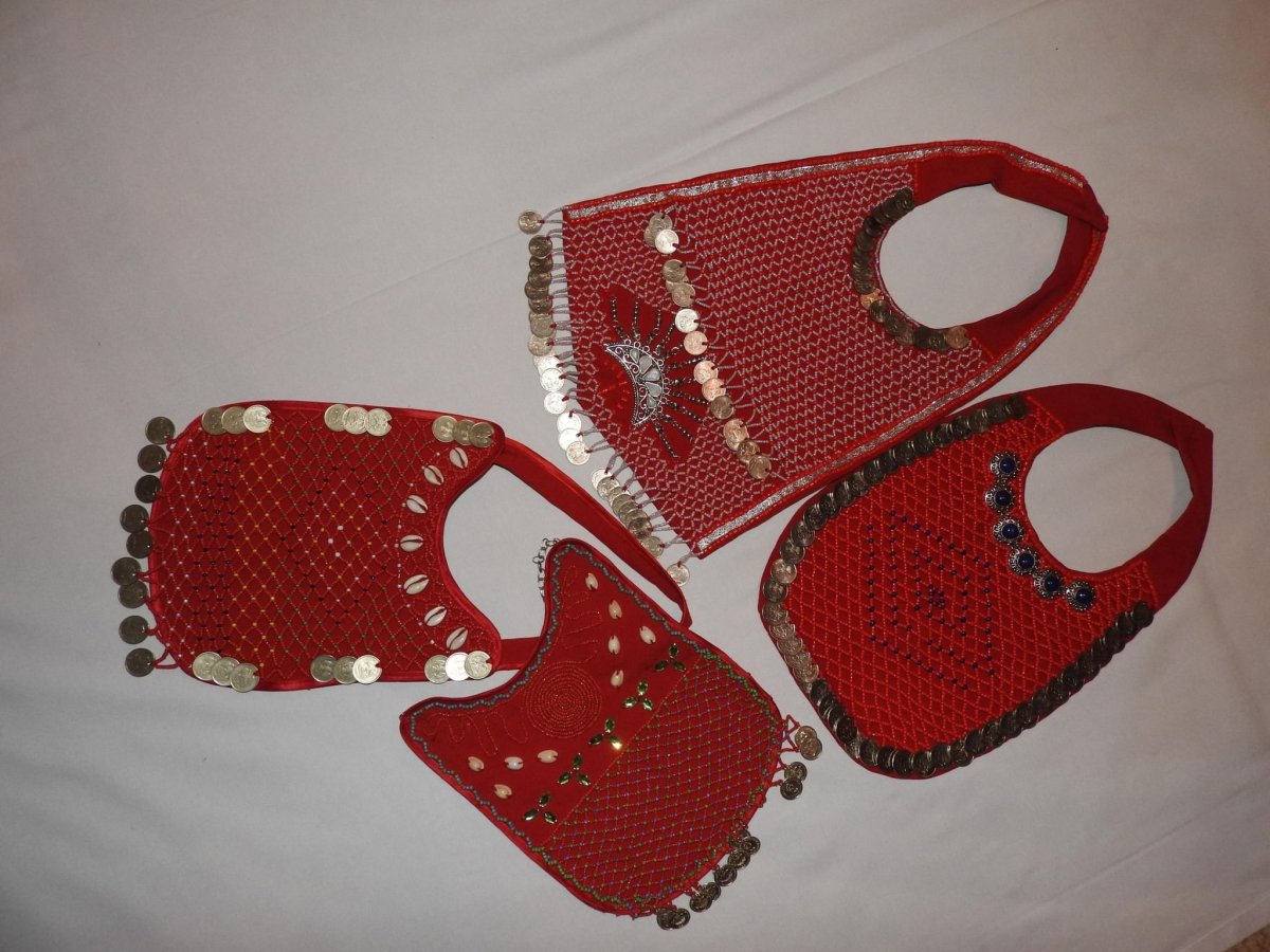 Вязаные нагрудники башкирские