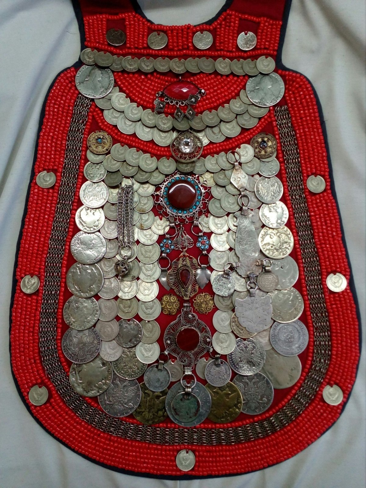 Белый нагрудник Башкирский