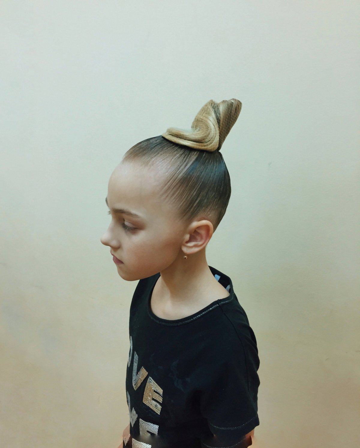 Причёски для спортивных бальных танцев для девочек