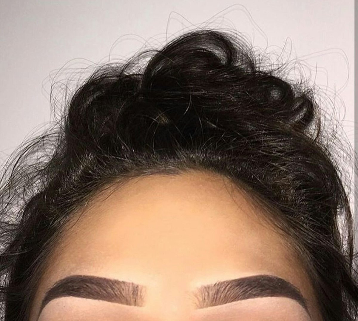 Брови в разлёт