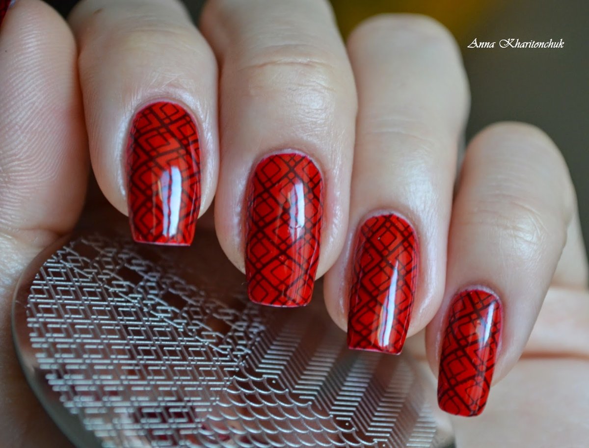 Маникюр стемпинг и паутинка